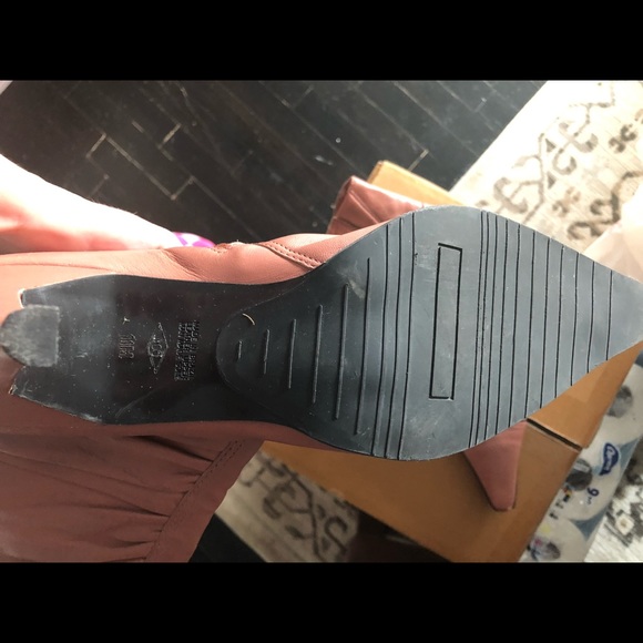 EUC mauve heeled booties - Picture 3 of 4